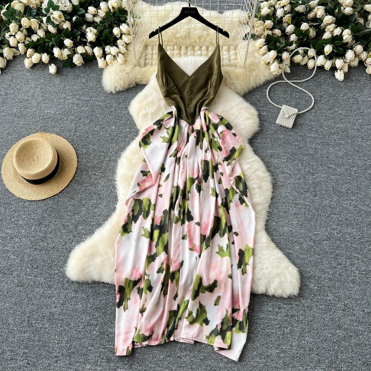 Elegant Floral Camo Dress With V-neck Design on Luulla
