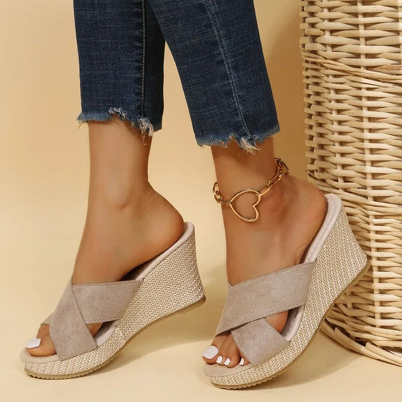 Comfortable Wedge Sandals with Braided Straps Design